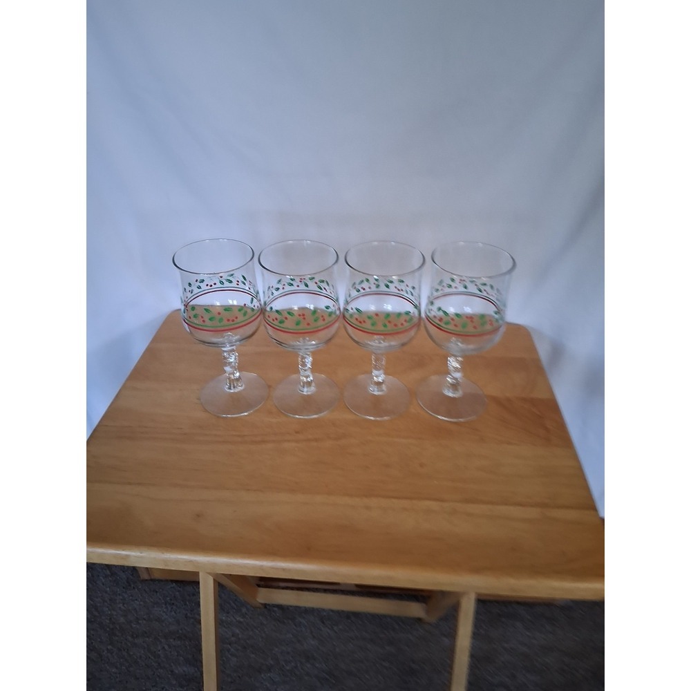 Vintage Wine Glasses with Holly 10 ounces - Picture 3 of 3